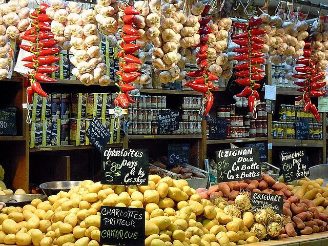 Le marché des halles à Nîmes, le rendez-vous des fins gastronomes